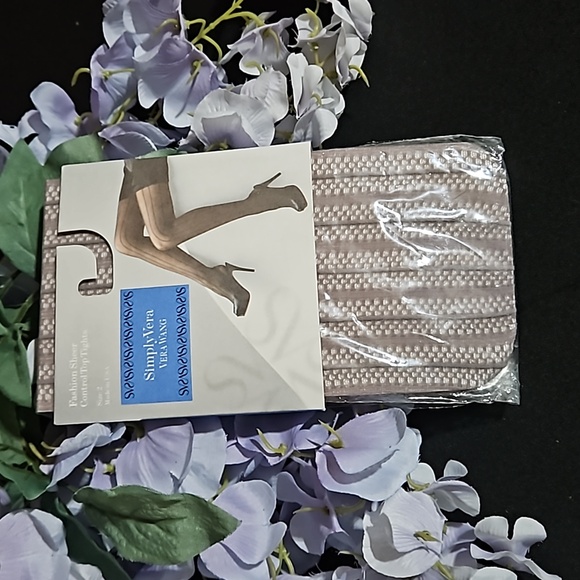 Vera Wang Accessories - Simply Vera Vera Wang Fashion Sheer Control Top Tights Size 2 color Pumice